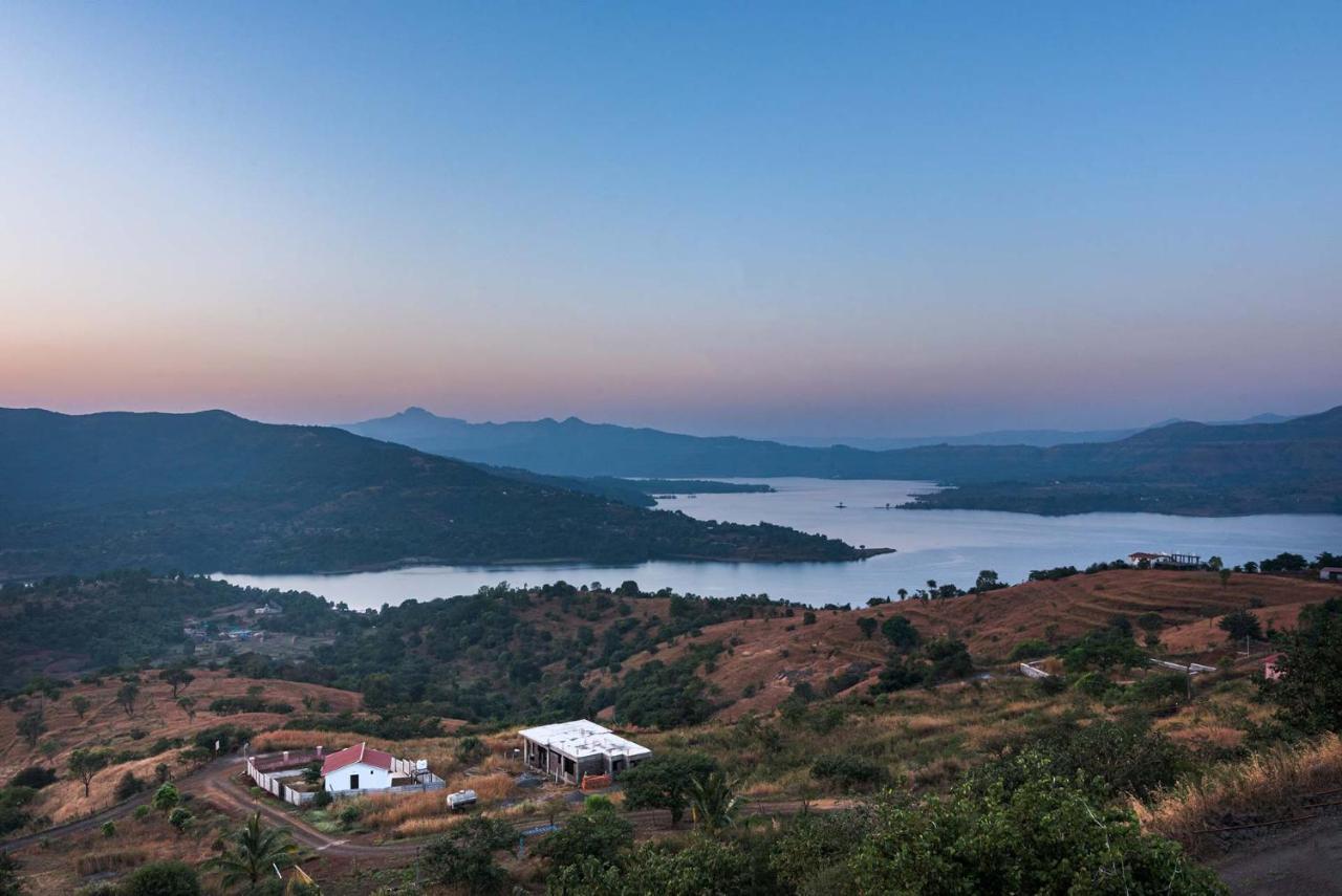 Eyes On The Lake By Stayvista - A Hillside Villa With A Captivating View Of The River Pune Zewnętrze zdjęcie