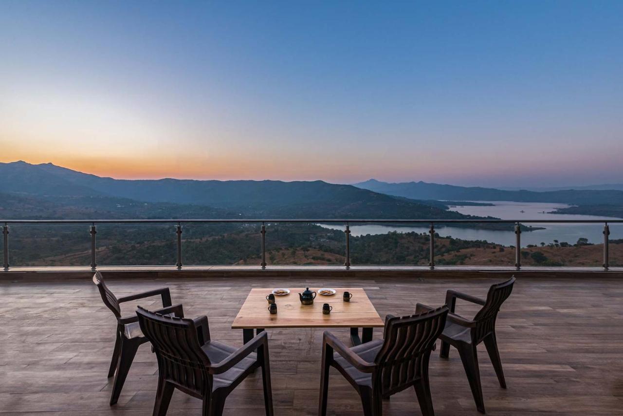 Eyes On The Lake By Stayvista - A Hillside Villa With A Captivating View Of The River Pune Zewnętrze zdjęcie