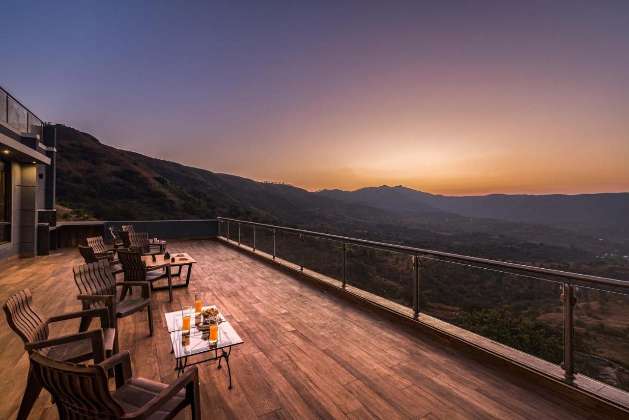 Eyes On The Lake By Stayvista - A Hillside Villa With A Captivating View Of The River Pune Zewnętrze zdjęcie